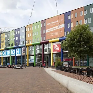 Easyhotel Arena Boulevard Отель